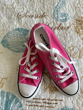 Converse Low-Top Sneakers in Hot Pink and White